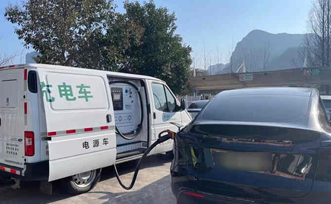 江达汽车搭电